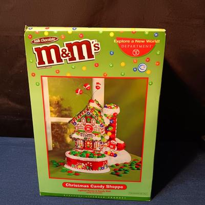 NEW DEPARTMENT 56 M&M CHRISTMAS CANDY SHOPPE