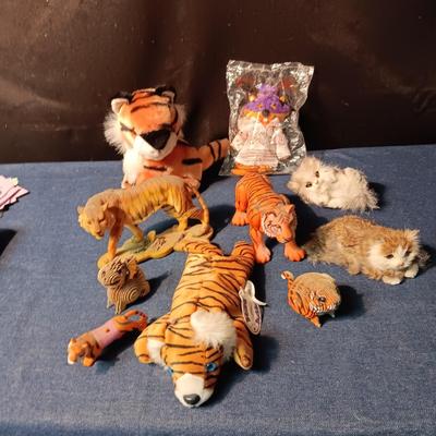 KITTY CATS MADE OF RABBIT FUR PLUS PLUSH AND HARD PLASTIC TIGERS