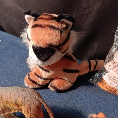 KITTY CATS MADE OF RABBIT FUR PLUS PLUSH AND HARD PLASTIC TIGERS