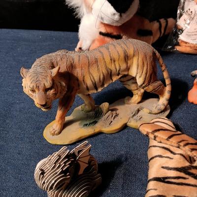 KITTY CATS MADE OF RABBIT FUR PLUS PLUSH AND HARD PLASTIC TIGERS