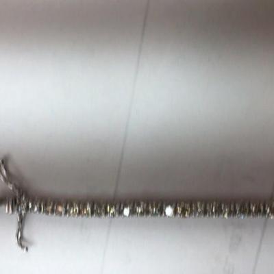 18 k Gold & Diamond tennis bracelet 7.5 in