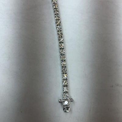 18 k Gold & Diamond tennis bracelet 7.5 in