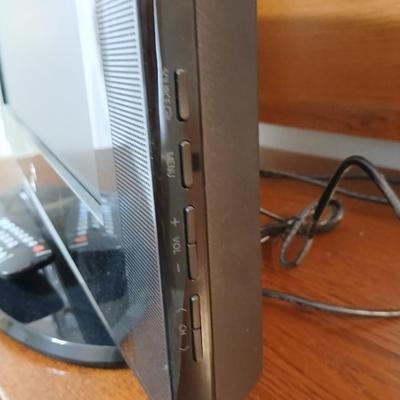 Samsung LN26A330 26" LCD HDTV with remote control