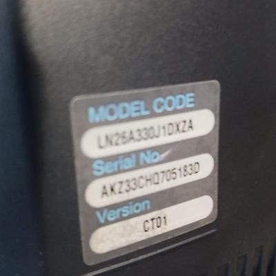 Samsung LN26A330 26" LCD HDTV with remote control