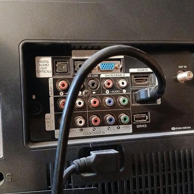 Samsung LN26A330 26" LCD HDTV with remote control
