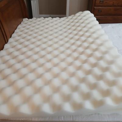 Queen size memory foam mattress pad with fitted mattress cover