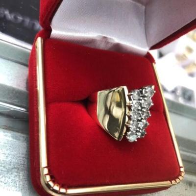 Gold diamond ring 14 k size 7 9.6g