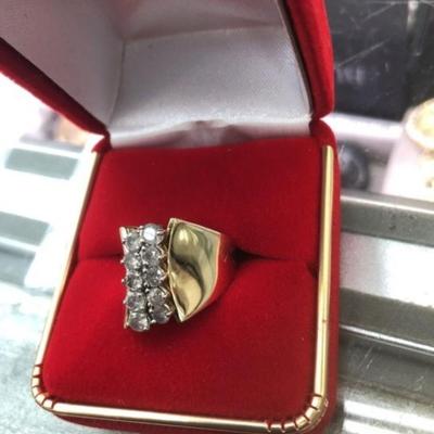 Gold diamond ring 14 k size 7 9.6g