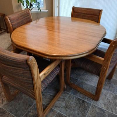 Beautiful slat oak dining room table with 4 upholstered chairs and 2 leaves