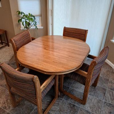Beautiful slat oak dining room table with 4 upholstered chairs and 2 leaves