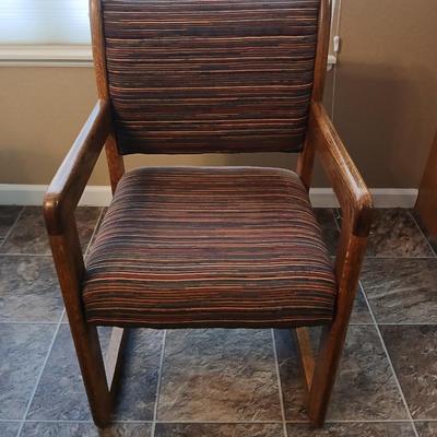 Beautiful slat oak dining room table with 4 upholstered chairs and 2 leaves