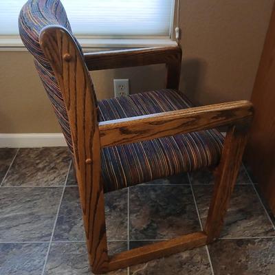 Beautiful slat oak dining room table with 4 upholstered chairs and 2 leaves