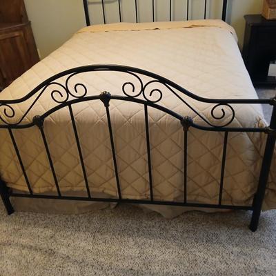 Queen bed with ornate metal headboard & footboard Includes Serta Mattress & Boxsprings MATTRESS PAD
