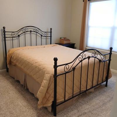 Queen bed with ornate metal headboard & footboard Includes Serta Mattress & Boxsprings MATTRESS PAD