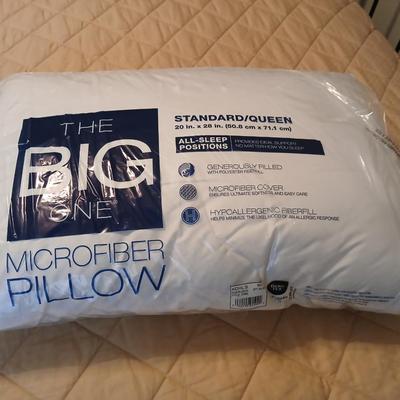 Cindy Crawford style comforter with Linden Street sheet set and new Queen pillow