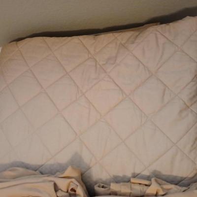 Cindy Crawford style comforter with Linden Street sheet set and new Queen pillow