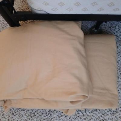 Cindy Crawford style comforter with Linden Street sheet set and new Queen pillow