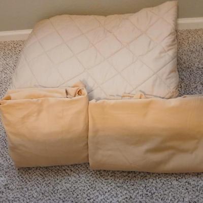 Cindy Crawford style comforter with Linden Street sheet set and new Queen pillow