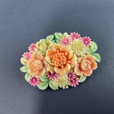 -40- JEWELRY | Celluloid Pieces & Shell Brooch