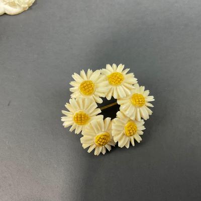 -40- JEWELRY | Celluloid Pieces & Shell Brooch