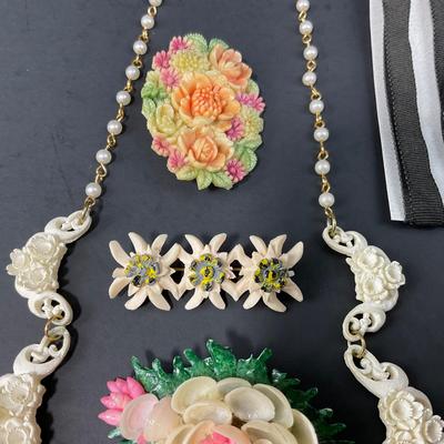 -40- JEWELRY | Celluloid Pieces & Shell Brooch