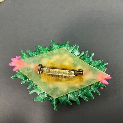 -40- JEWELRY | Celluloid Pieces & Shell Brooch
