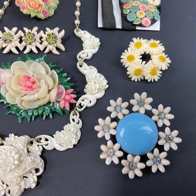 -40- JEWELRY | Celluloid Pieces & Shell Brooch