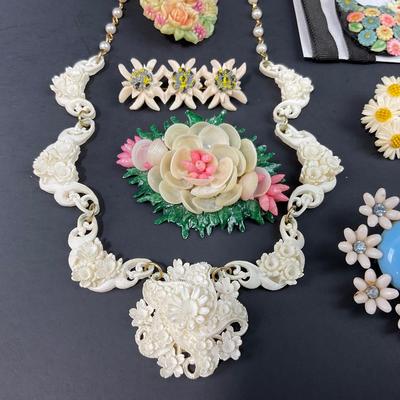 -40- JEWELRY | Celluloid Pieces & Shell Brooch