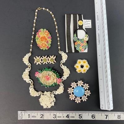-40- JEWELRY | Celluloid Pieces & Shell Brooch