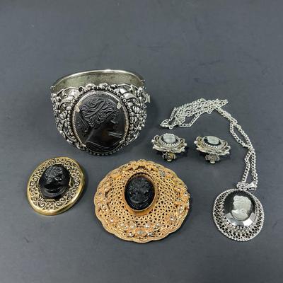 -45- JEWELRY | Assorted Cameo Pieces