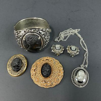 -45- JEWELRY | Assorted Cameo Pieces