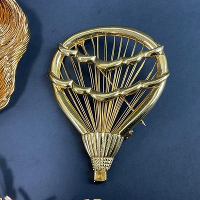 -53- BROOCHES | Assorted Monet Pieces