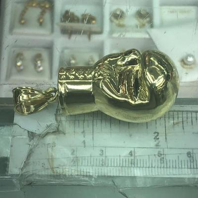 Gold boxing glove pendant 18 k 29.4 g