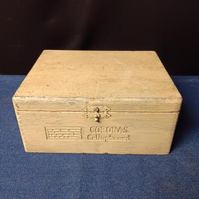 SEVERAL BOOKS AND SINGLE S & H GREEN STAMPS IN A WOODEN CIGAR BOX