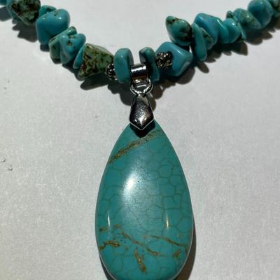 Vintage Mid-Century Turquoise Necklace w/Pendant 18" Long in Good Preowned Condition.