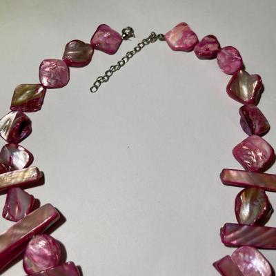 Vintage Preowned Pinkish Color Shell Fashion Link Necklace 17-19" Adjustable in Good Condition as Pictured.