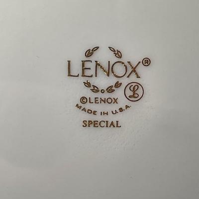 Vintage Lenox Special Edition Ducks in Flight 10.5" Dinner Plate in Excellent Condition. (Plate #2).