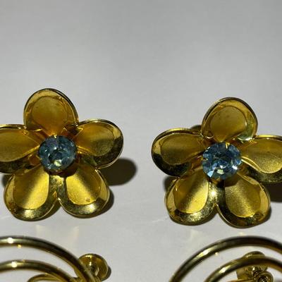 Vintage Mid-Century Gold-toned Lot of 2-Earring Sets & 2-Pins in Good Preowned Condition.