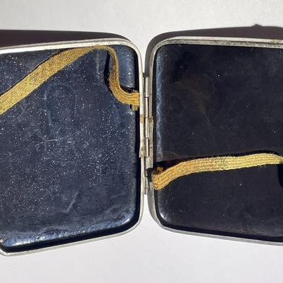 Vintage Japanese Mt Fuji Maki-e Lacquer Pre-Filter Cigarette Case in Good Preowned Condition.