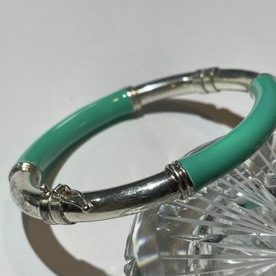 Vintage Estate Milor .925 Sterling Silver Spring Hinged Bangle Bracelet in Good Preowned Condition.