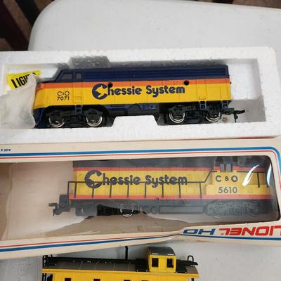 Lionel Ho Trains Chessie System C&O Locomotives and Caboose