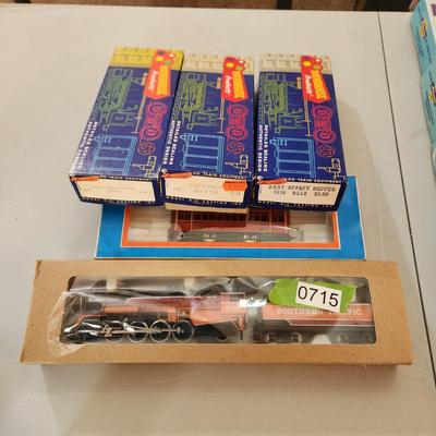 Lot of HO Trains Cars Roundhouse Model Power Southern Pacific Steam Locomotive & Tender #6789