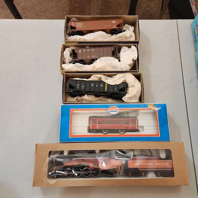 Lot of HO Trains Cars Roundhouse Model Power Southern Pacific Steam Locomotive & Tender #6789