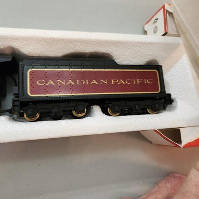 Mantua HO Gauge 328-80 Canadian Pacific w Steam Sound Locomotive & Tender