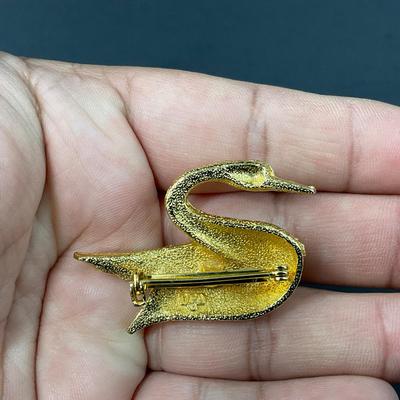 -74- BROOCH | Dubarry Fifth Ave Swan Pin