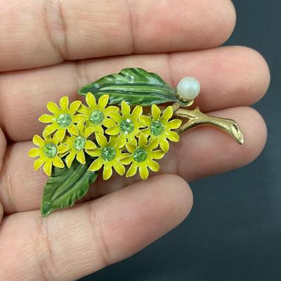 -75- JEWELRY | Daisy Brooch & Post Earrings