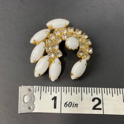 -77- BROOCHES | Milk Glass Pins
