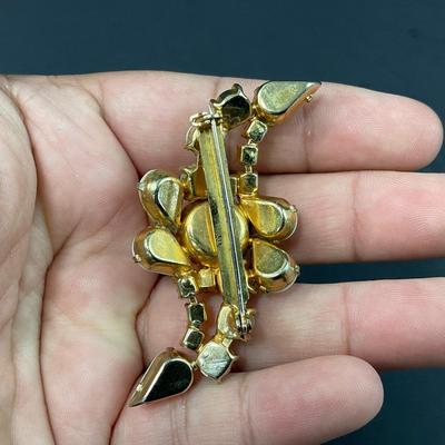 -77- BROOCHES | Milk Glass Pins