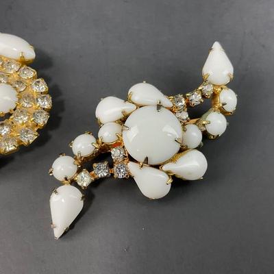 -77- BROOCHES | Milk Glass Pins