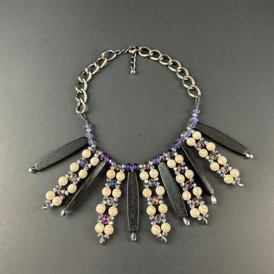 -81- COSTUME JEWELRY | Bold Statement Necklaces